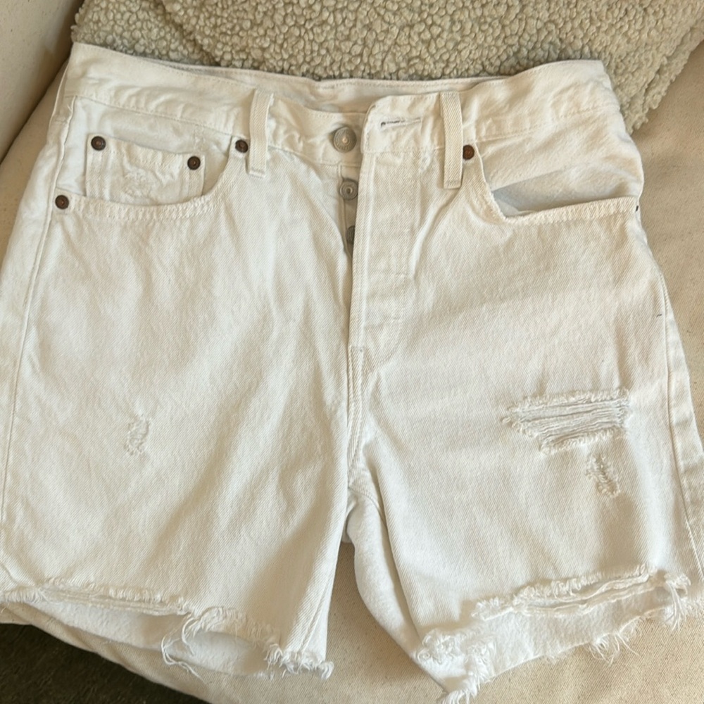 Levi’s 501 white shorts small stain